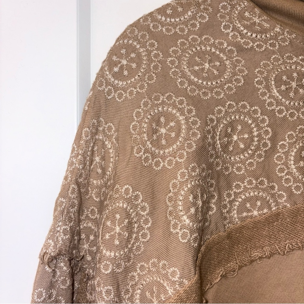 Tab Embroidered Cropped Hoodie - Picture 4 of 5